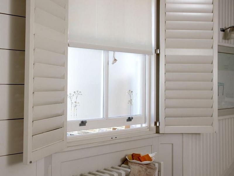 Bathroom Window Treatment